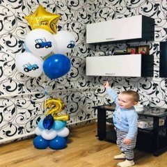 Композиция из шаров "Стойка на 2 годика"