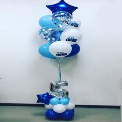Композиция из шаров "Стойка с цифрой и трактором"