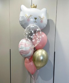 Фонтан из шаров "Королевский с кошечкой"