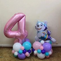 Композиция из шаров на стойках 