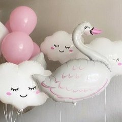 Композиция из шаров "Лебедь и облачка"