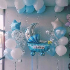 Композиция из шаров "Коляска и полумесяц для малыша"