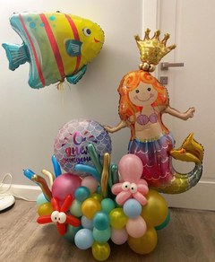 Композиция из шаров "Милая русалочка и рыбкой на стойке"