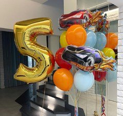 Композиция из шаров "Гоночные машины на 5 лет"