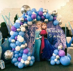 Фотозона "Морозная с Анной и Эльзой"