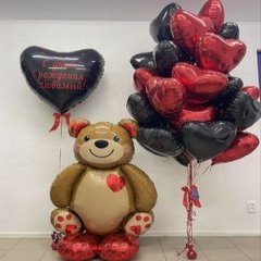 Композиция из шаров "Медведь и черно-красные сердца"
