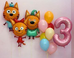 Композиция из шаров "Котята и розовая цифра"