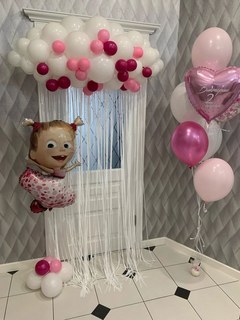 Композиция из шаров "Бело-розовый сет с Машей и облаком"
