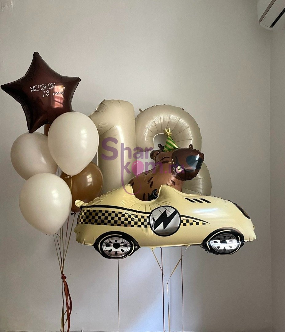 Композиция из шаров "Капибара на машине"