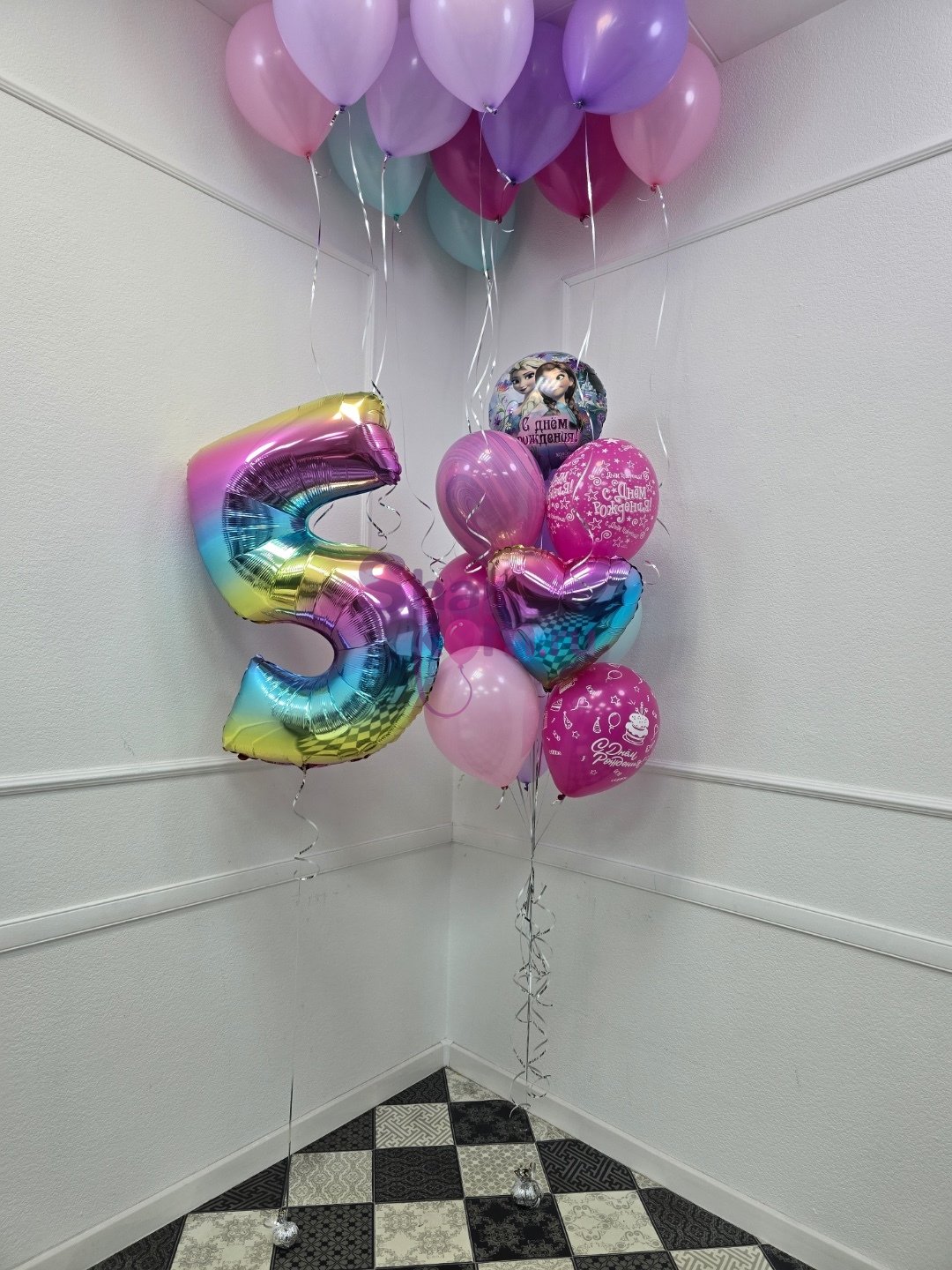 Композиция из шаров "Радужная пятерка"