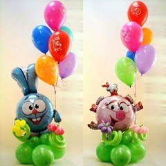Композиция из шаров "Нюша и Крош на полянке"