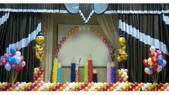 "Выпускной" - Арка с разноцветными карандашами