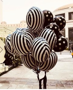 Композиция из шаров "Полосы и точки"