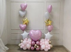 Композиция из шаров "Стойка с розовым сердцем"