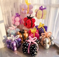 Фигура из шаров "Подарок с бантом"