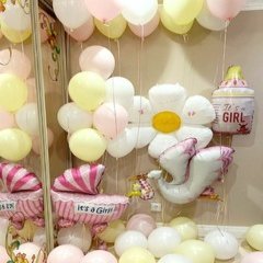 Композиция из шаров "Желто-розовая с ромашкой"