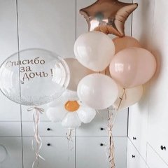 Композиция из шаров "Спасибо за дочь" с ромашкой