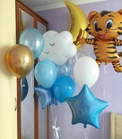 Композиция из шаров "Тигренок на выписку"