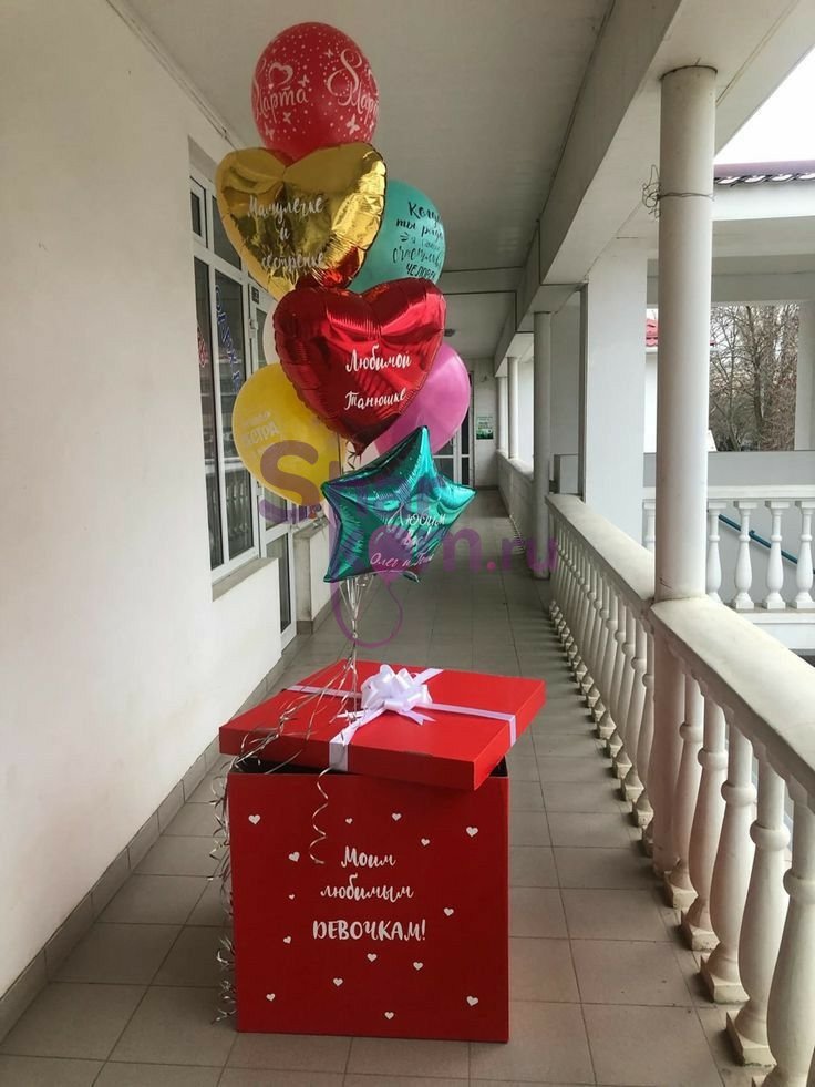 Коробка с шарами Сюрприз "На 8 марта"