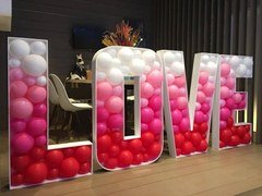 Буквы из шаров на каркасе "Любовь" (Love)
