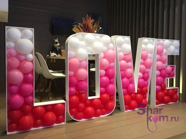 Буквы из шаров на каркасе "Любовь" (Love)