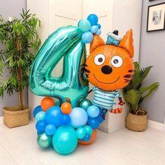 Композиция из шаров "Коржик на стойке с цифрой"