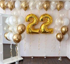 Композиция из шаров "На 22 года", бело-золотая
