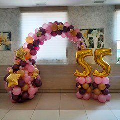 Композиция из шаров "Полуарка и цифры на стойках"