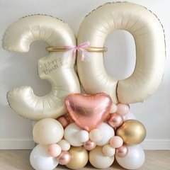 Композиция из шаров "Нежная стойка на 30-ти летие"