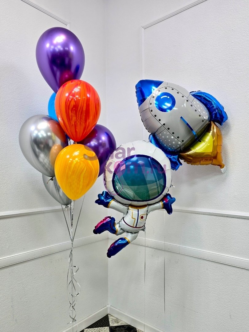 Композиция из шаров "Космонавт и ракета в агатах"
