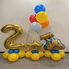 Композиция из шаров "Экскаватор и цифра на стойке"