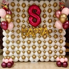 Фотозона "Стена из шаров на 8 марта"