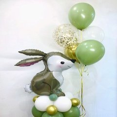 Композиция из шаров "Заяц на полянке"