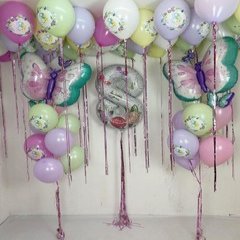Композиция из шаров "Нежные бабочки на 8 марта"