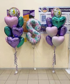 Композиция из шаров "Фонтаны из сердец и цифра", сирень