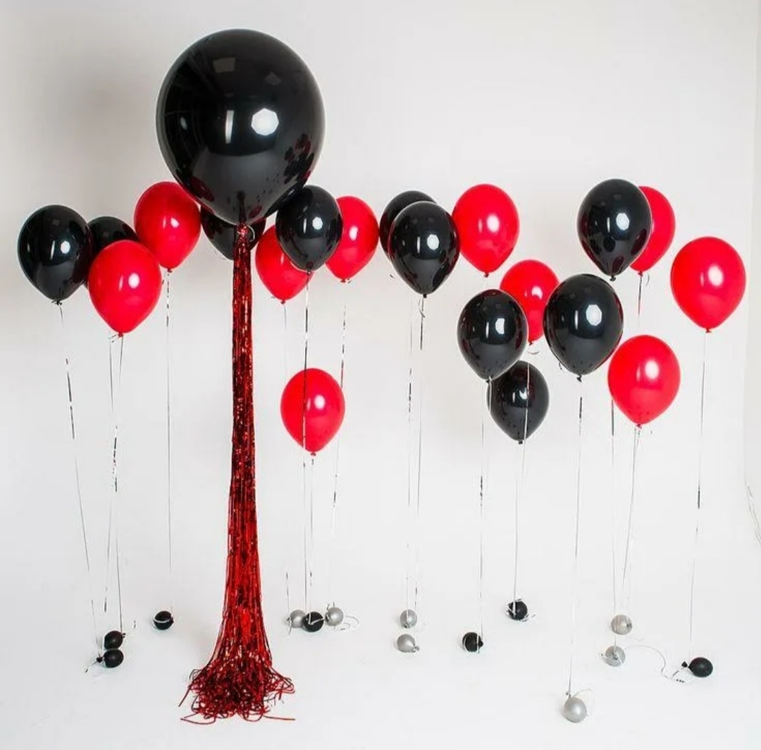 Пучки шаров. Воздушные шары черные и красные. Черные шары. Шарики черно красные. Воздушные шары композиции.