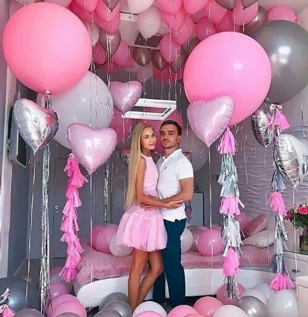 Шаров инстаграм. Воздушные шарики в комнате. Фотозона из воздушных шаров. Комната с воздушными шарами. Шары на день рождения девушке.